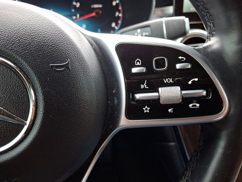 Used 2021 Mercedes-Benz GLC 300 4MATIC image 23