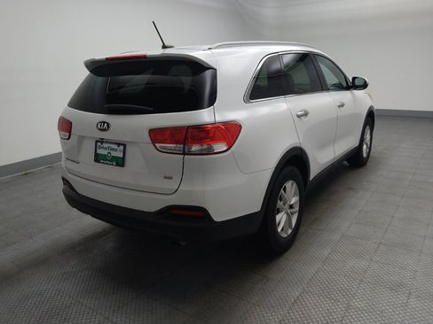 Used 2017 Kia Sorento FWD image 9