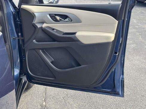 Used 2022 Chevrolet Traverse LS image 12