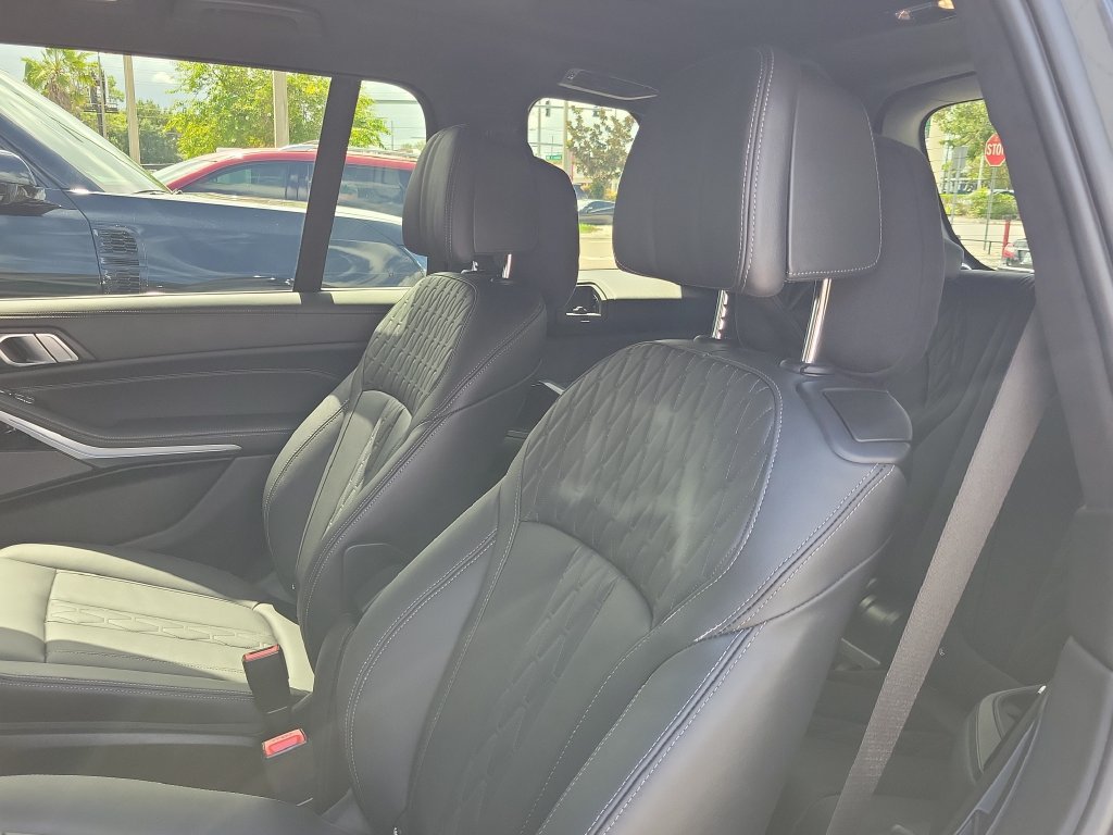 Used 2024 BMW X7 xDrive40i w/ Executive Package AWD/4WD image 11