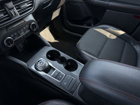 Used 2023 Ford Escape ST-Line image 19