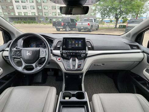 Used 2024 Honda Odyssey EX-L image 2
