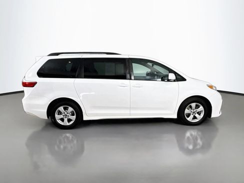 Certified 2018 Toyota Sienna LE FWD image 9