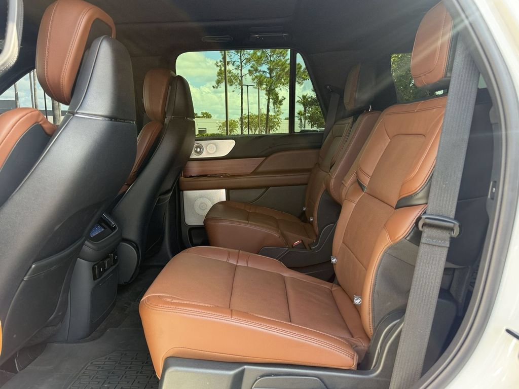 Used 2024 Lincoln Navigator Reserve AWD/4WD image 14