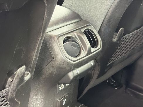 Used 2025 Jeep Wrangler Unlimited Rubicon AWD/4WD image 26