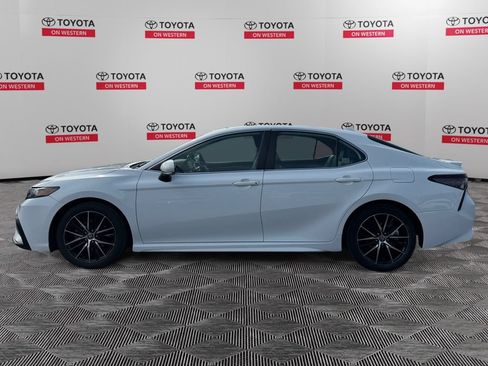 Used 2022 Toyota Camry SE FWD image 8