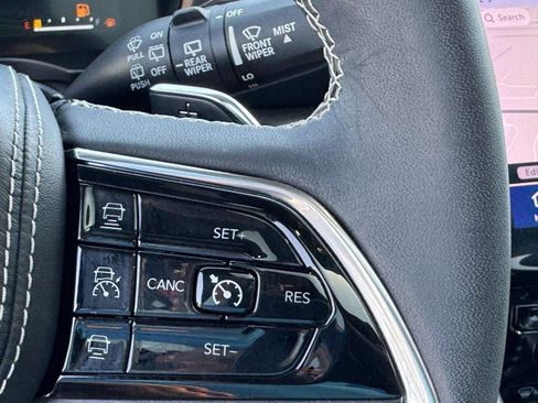 Used 2022 Jeep Grand Cherokee Overland w/ Luxury Tech Group IV AWD/4WD image 19