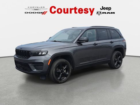 Certified 2022 Jeep Grand Cherokee Altitude AWD/4WD image 8