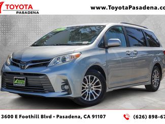 Used 2019 Toyota Sienna XLE image 1