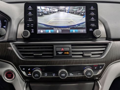 Used 2019 Honda Accord Touring image 25
