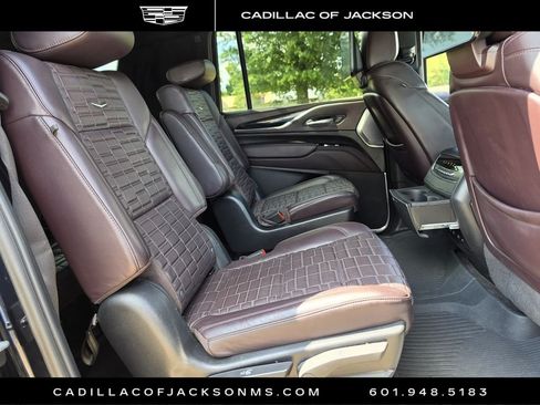 Used 2024 Cadillac Escalade ESV Sport Platinum w/ LPO, ONYX Package AWD/4WD image 32
