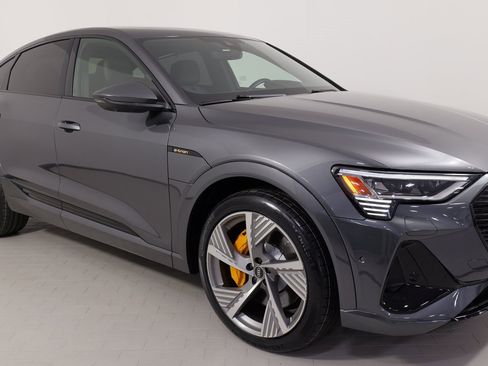 Used 2023 Audi e-tron Prestige w/ Prestige Package image 7