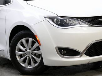 Used 2017 Chrysler Pacifica Touring-L video 3