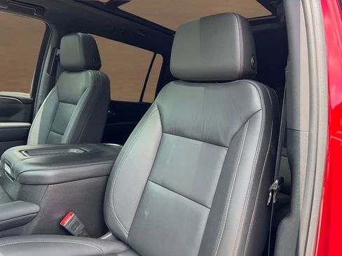 Used 2024 Chevrolet Suburban Z71 w/ Luxury Package AWD/4WD image 12