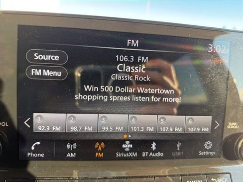 Used 2025 Nissan Pathfinder SL image 18