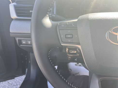 Used 2025 Toyota Camry SE FWD image 19