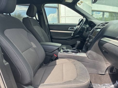 Used 2018 Ford Explorer XLT w/ Equipment Group 201A AWD/4WD image 13