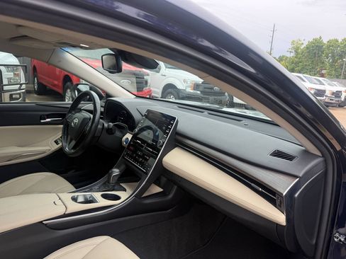 Used 2021 Toyota Avalon XLE FWD image 9