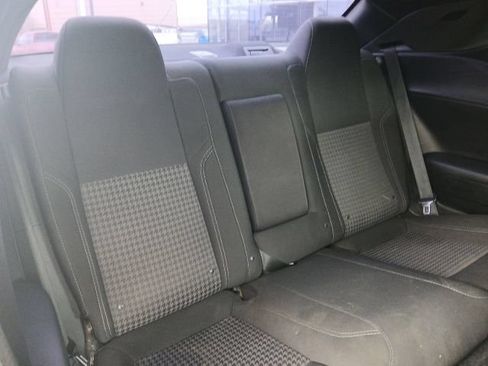 Used 2016 Dodge Challenger SXT RWD image 10