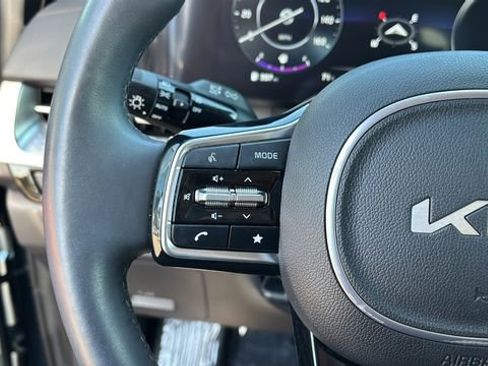 Used 2024 Kia Carnival SX Prestige image 23