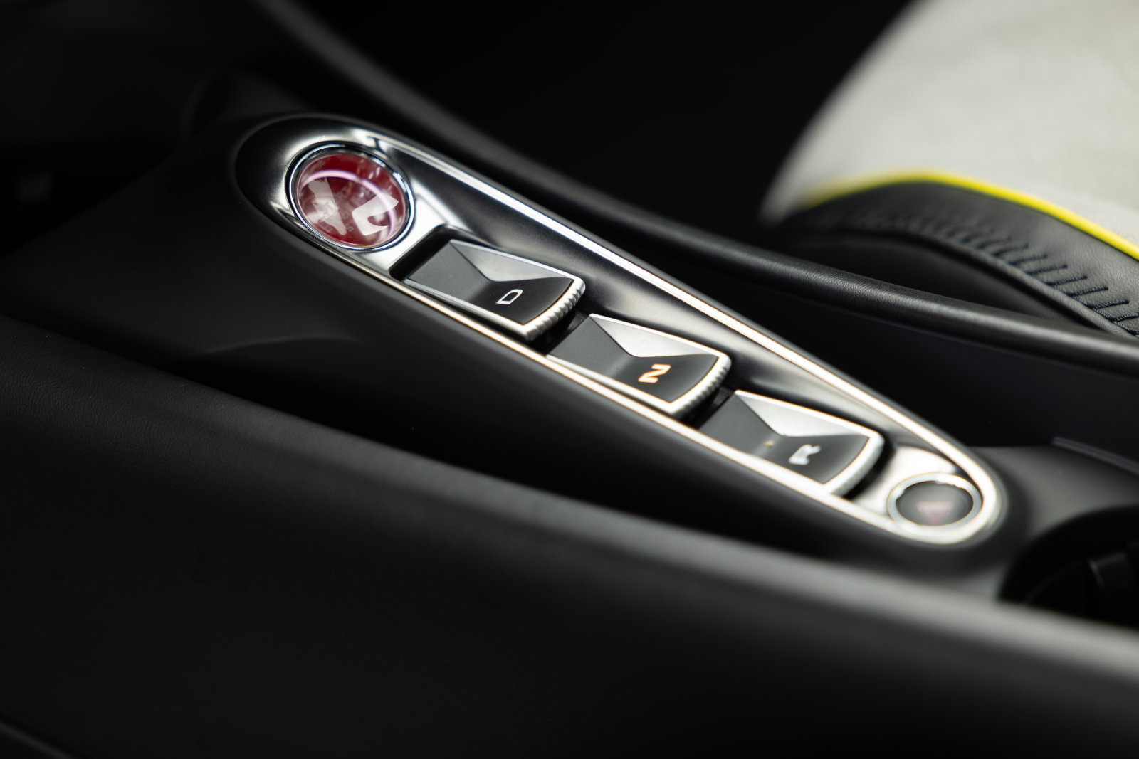 Used 2023 McLaren Artura RWD image 35