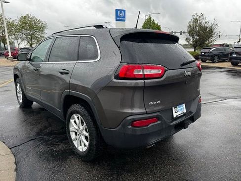 Used 2018 Jeep Cherokee Latitude Plus w/ Comfort/Convenience Group AWD/4WD image 7