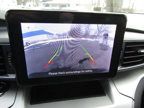 Used 2022 Ford Explorer XLT image 14