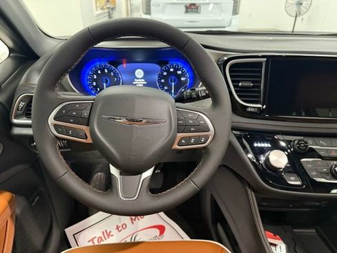 New 2026 Chrysler Pacifica Pinnacle image 17