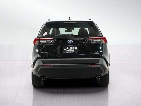 Used 2019 Toyota RAV4 LE w/ Carpet Mat Package AWD/4WD image 4