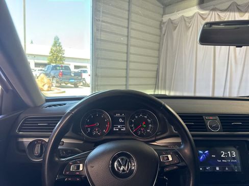 Used 2017 Volkswagen Passat 1.8T R-Line w/ R-Line Lighting Package FWD image 21