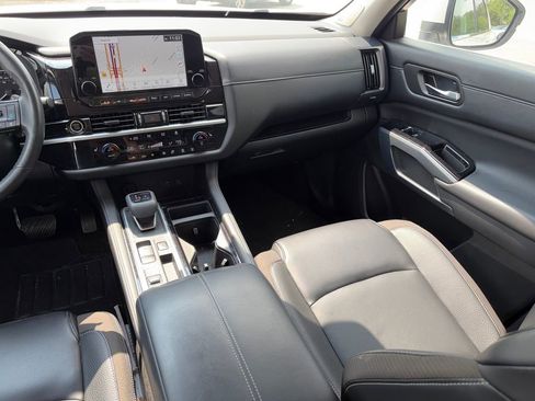 Used 2024 Nissan Pathfinder SL w/ SL Premium Package FWD image 23