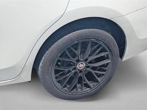 Used 2018 Toyota Corolla LE FWD image 22