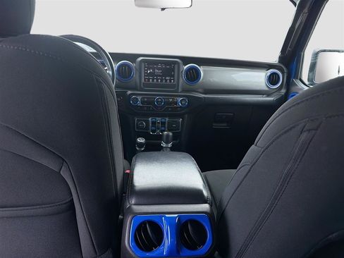 Used 2020 Jeep Wrangler Unlimited Sahara image 23