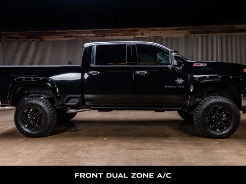 Used 2020 Chevrolet Silverado 2500 LTZ w/ LTZ Premium Package image 10