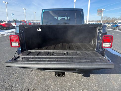 Used 2025 Jeep Gladiator Sport image 22
