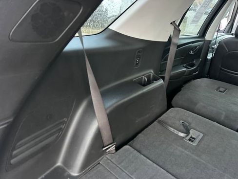 Used 2021 Chevrolet Traverse RS image 50