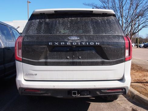 Certified 2025 Ford Expedition Active image 5