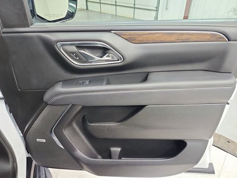 Used 2023 Chevrolet Suburban Premier image 41