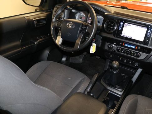 Used 2017 Toyota Tacoma TRD Sport w/ Premium & Technology Package AWD/4WD image 17