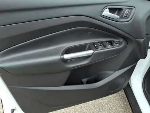 Certified 2018 Ford Escape SE w/ SE Sync 3 Package image 12