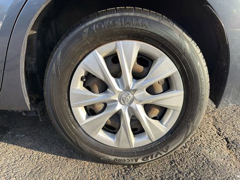 Used 2015 Toyota Corolla LE image 11