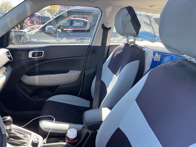Used 2022 Hyundai Venue SEL FWD image 8