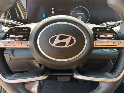 Used 2025 Hyundai Elantra SEL image 17