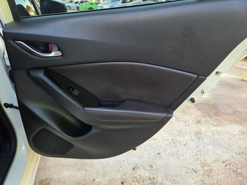 Used 2018 MAZDA MAZDA3 Touring image 13