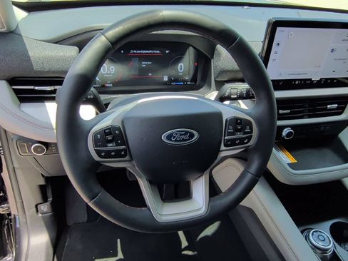New 2026 Ford Explorer Active w/ Active Comfort Package RWD image 16
