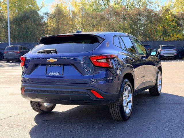 Used 2024 Chevrolet Trax LS w/ LS Convenience Package FWD image 5