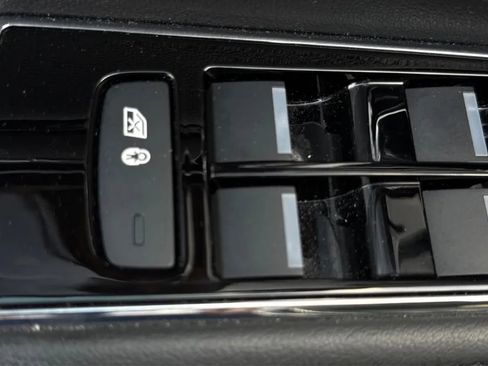 Used 2016 Jaguar XJ R-Sport RWD image 45