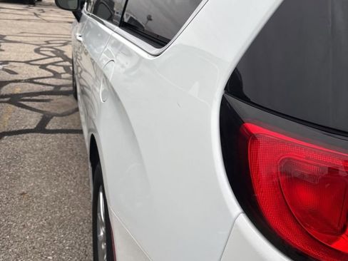 Used 2022 Chrysler Voyager LX image 13