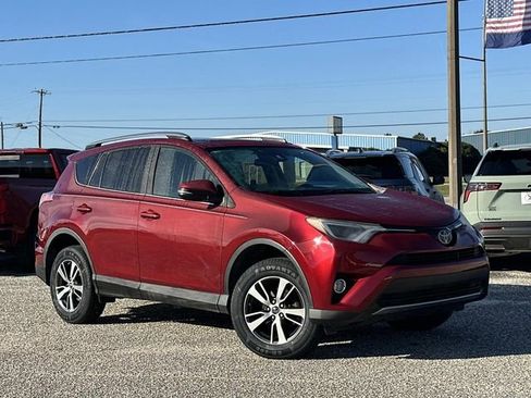 Used 2018 Toyota RAV4 XLE image 8