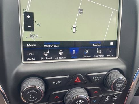 Used 2018 Jeep Grand Cherokee Altitude AWD/4WD image 9